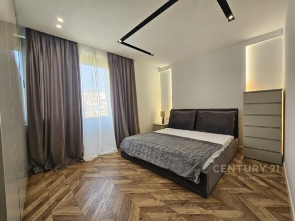 Jepet me qera apartament 2+1+2 Kati 3, 95 m² 890 € (Liqeni i Thate)