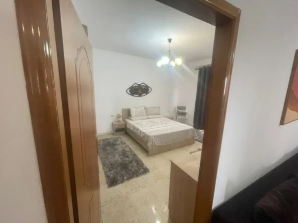 Tirane, jepet me qera apartament 3+1+Ballkon Kati 4, 130 m² 700 € (Rruga Bardhyl)