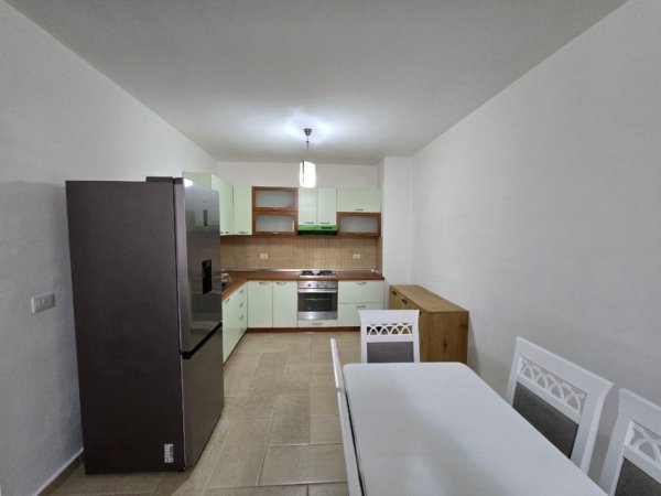 Tirane, jepet me qera apartament 2+1 Kati 7, 97 m² 650 € (Sheshi Wilson)