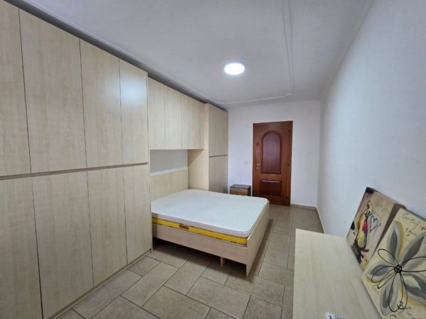 Tirane, jepet me qera apartament 2+1 Kati 7, 97 m² 650 € (Sheshi Wilson)