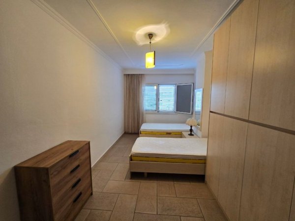Tirane, jepet me qera apartament 2+1 Kati 7, 97 m² 650 € (Sheshi Wilson)