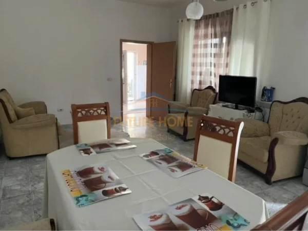 Tirane, jepet me qera apartament 1+1 Kati 2, 130 m² 400 € (Ali Dem, Tirane.)