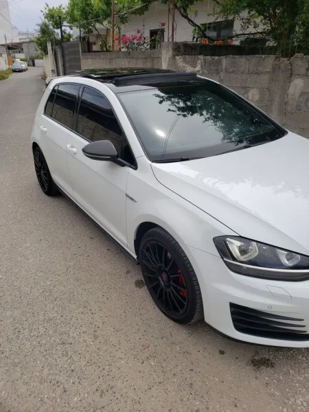 Tirane, shitet makine Golf 7 GTD Nafte, e bardhë automatik Kondicioner 160.000 km 15.000 €