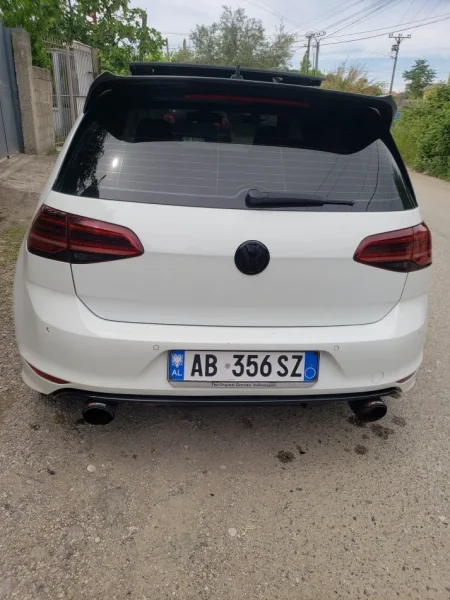 Tirane, shitet makine Golf 7 GTD Nafte, e bardhë automatik Kondicioner 160.000 km 15.000 €