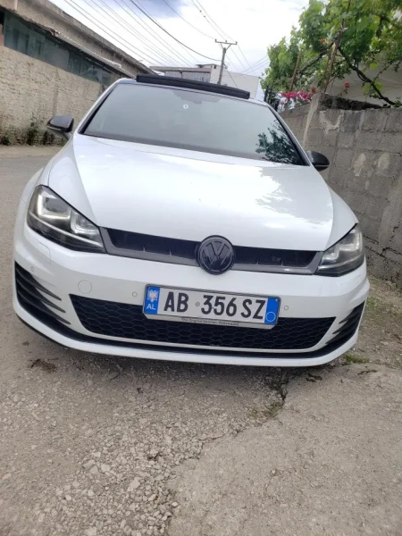 Tirane, shitet makine Golf 7 GTD Nafte, e bardhë automatik Kondicioner 160.000 km 15.000 €
