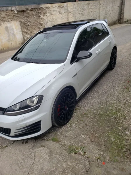 Tirane, shitet makine Golf 7 GTD Nafte, e bardhë automatik Kondicioner 160.000 km 15.000 €