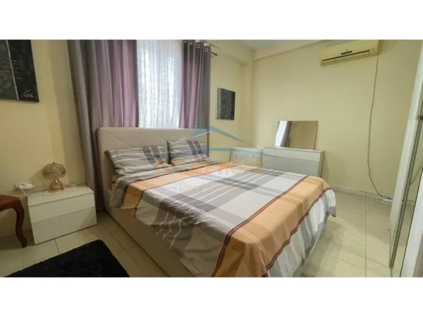 Tirane, jepet me qera apartament 3+1 Kati 4, 133 m² 550 € (Rruga Bardhyl, Tiranë.)
