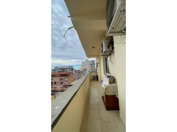 Tirane, jepet me qera apartament 3+1 Kati 4, 133 m² 550 € (Rruga Bardhyl, Tiranë.)