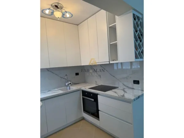 Fier, shitet apartament 1+1 Kati 3, 100 m² 70.000 € (FIER, LAGJIA APOLLONIA)