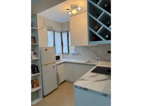 Fier, shitet apartament 1+1 Kati 3, 100 m² 70.000 € (FIER, LAGJIA APOLLONIA)