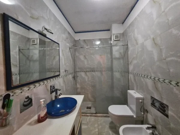 Tirane, jepet me qera apartament 2+1 Kati 2, 106 m² 600 € (Kristal Center)