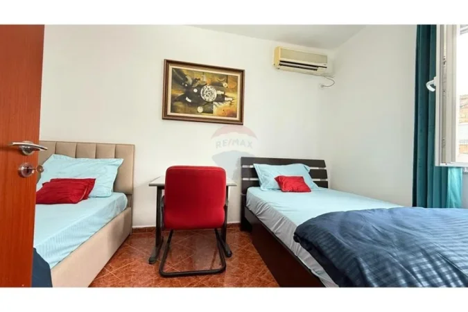 Tirane, jepet me qera 2+1 Kati 7, 78 m² 600 € (Bllok)