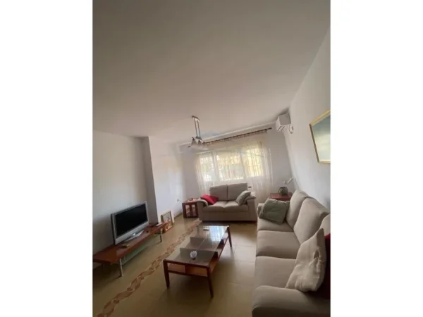 Tirane, jepet me qera apartament 2+1 Kati 6, 84 m² 650 € (Sheshi Wilson)