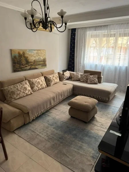 Tirane, jepet me qera apartament 2+1+Ballkon Kati 1, 80 m² 600 € (PAZARI I RI)