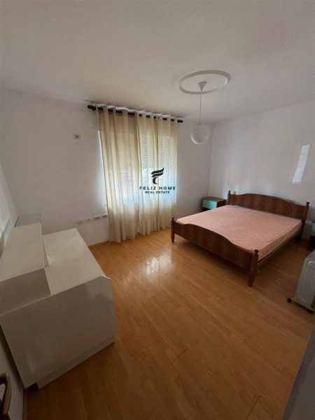 Tirane, jepet me qera apartament 2+1+Ballkon Kati 1, 80 m² 600 € (PAZARI I RI)