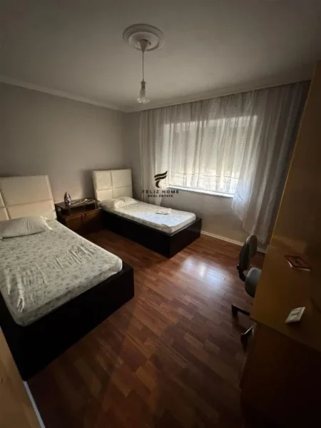 Tirane, jepet me qera apartament 2+1+Ballkon Kati 1, 80 m² 600 € (PAZARI I RI)