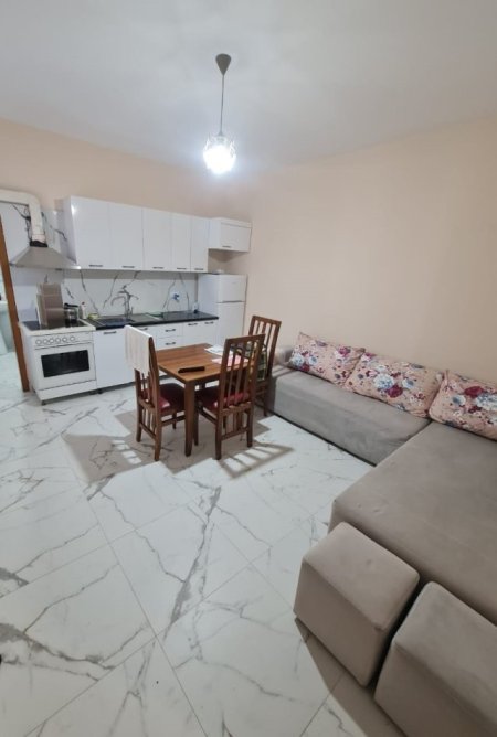 Tirane, jepet me qera apartament 1+1 Kati 2, 60 m² 409 € (Rruga Aleksander Moisiu)