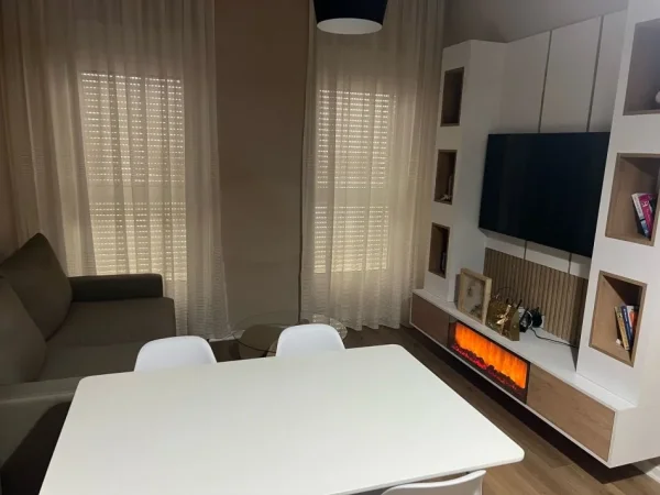 Tirane, jepet me qera apartament 1+1 Kati 6, 50 m² 400 € (Ali Demi)