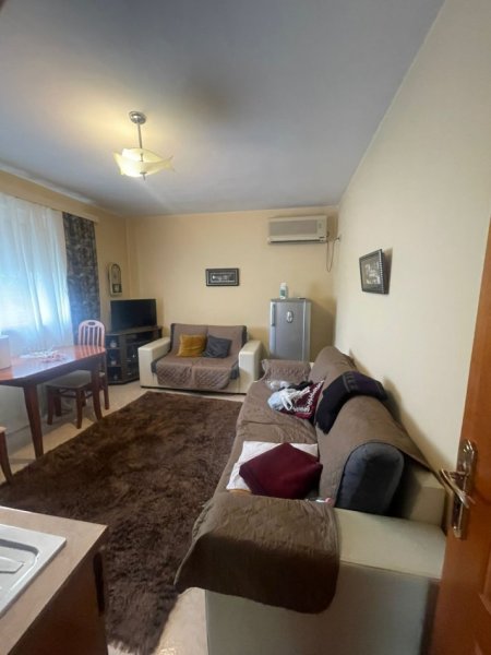 APARTAMENT 2+1 ME QIRA  500 €  21 DHJETORI