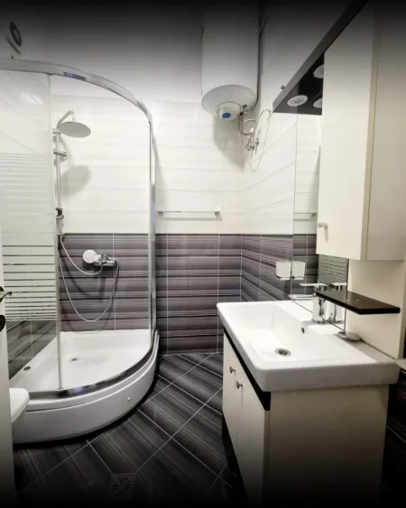Tirane, jepet me qera 2+1+Ballkon Kati 2, 98 m² 850 € (Janos Hunyadi)