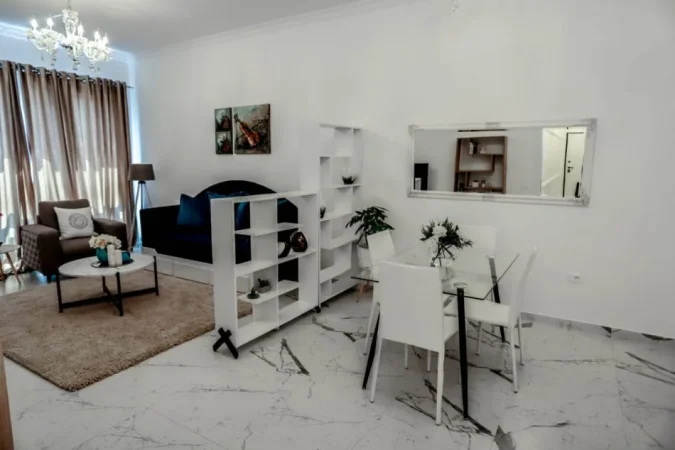 Tirane, jepet me qera apartament 1+1 , 78 m² 850 € (Rruga e Kavajes)