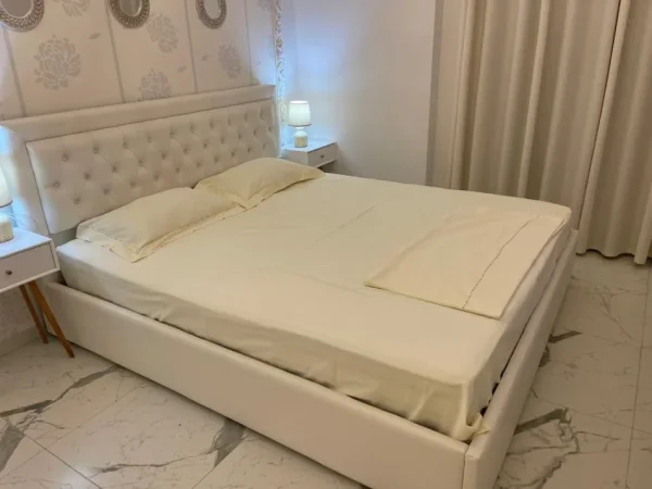 Tirane, jepet me qera apartament 1+1 , 78 m² 850 € (Rruga e Kavajes)