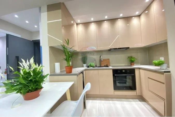 Tirane, jepet me qera apartament 1+1 Kati 0, 550 € (Kodra e Diellit 2)