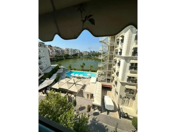 Tirane, jepet me qera apartament 3+1 Kati 4, 115 m² 1.200 € (Radisonit", Liqeni i Thate.)
