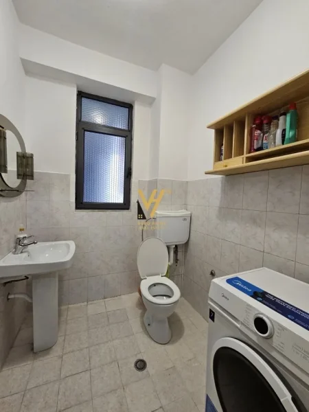 Tirane, jepet me qera apartament 2+1+Ballkon Kati 2, 97 m² 700 € (SHKOLLA E BALETIT)