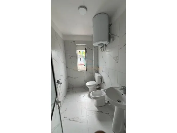 Tirane, shitet apartament 1+1 Kati 5, 50 m² 70.000 € (Kinostudio)