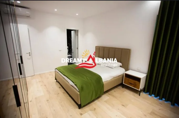 Tirane, jepet me qera apartament 2+1+Ballkon Kati 8, 160 m² 1.500 € (Tek Emerald Center, Rruga 5 Maji)