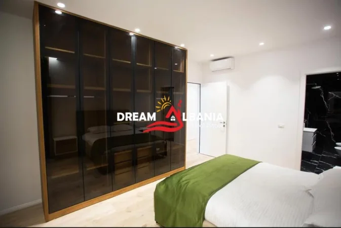 Tirane, jepet me qera apartament 2+1+Ballkon Kati 8, 160 m² 1.500 € (Tek Emerald Center, Rruga 5 Maji)