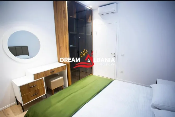 Tirane, jepet me qera apartament 2+1+Ballkon Kati 8, 160 m² 1.500 € (Tek Emerald Center, Rruga 5 Maji)