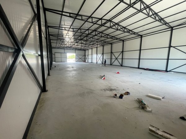 Tirane, jepet me qera ambjent biznesi Kati 0, 1.300 m² 1.200 € (Rinas)
