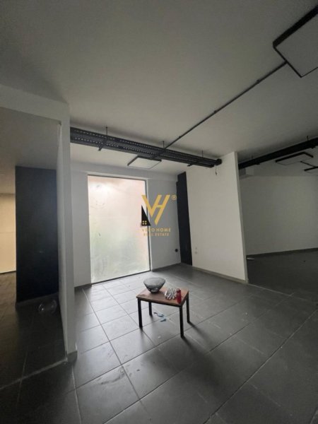 Tirane, jepet me qera dyqan Kati 0, 700 m² 5.000 € (STADIUMI DINAMO)