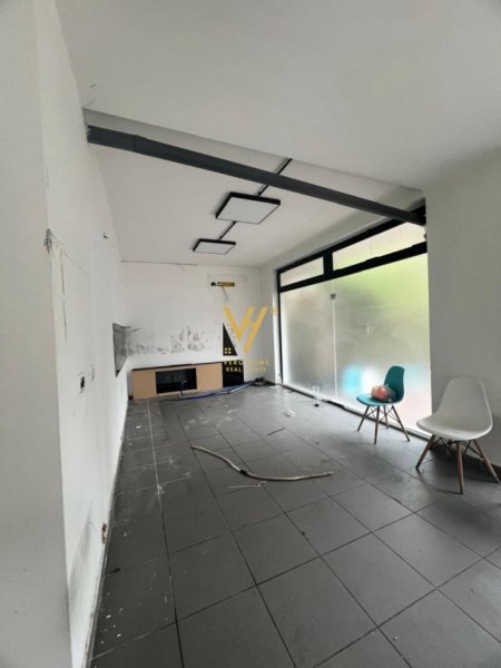 Tirane, jepet me qera dyqan Kati 0, 700 m² 5.000 € (STADIUMI DINAMO)