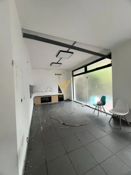 Tirane, jepet me qera dyqan Kati 0, 700 m² 5.000 € (STADIUMI DINAMO)