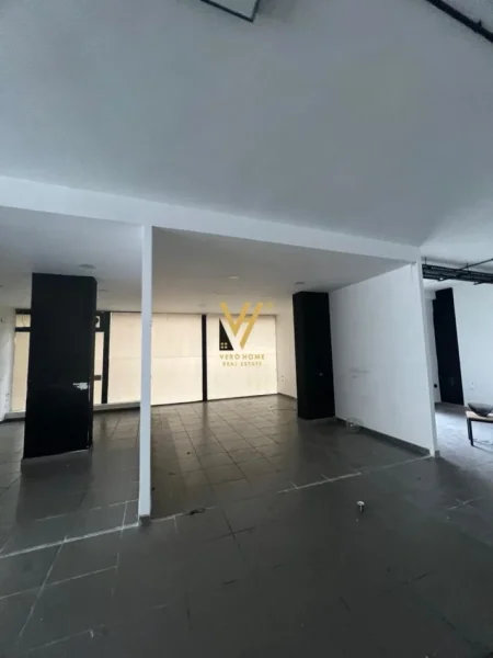 Tirane, jepet me qera dyqan Kati 0, 700 m² 5.000 € (STADIUMI DINAMO)
