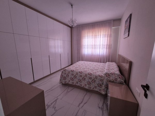 Tirane, jepet me qera apartament 2+1 Kati 6, 91 m² 850 € (Fusha e aviacionit)