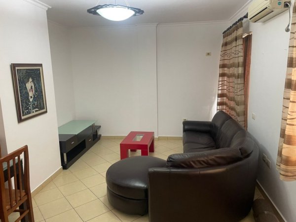 Tirane, jepet me qera apartament 2+1 Kati 5, 114 m² 450 € (Rruga e Dibrës)