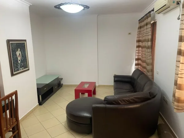 Tirane, jepet me qera apartament 2+1 Kati 5, 114 m² 450 € (Rruga e Dibrës)