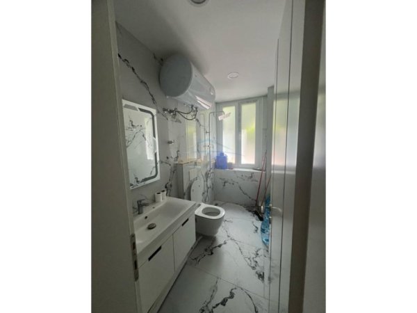 Tirane, jepet me qera apartament 1+1 Kati 2, 59 m² 600 € (Komuna e Parisit)