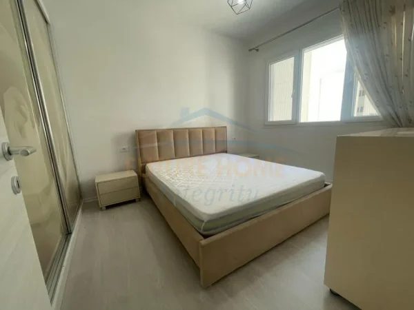 Tirane, jepet me qera apartament 2+1 Kati 2, 96 m² 650 € (Unaza e re)