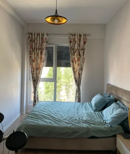 Tirane, jap me qera apartament 1+1+Ballkon Kati 7, 60 m² (21 Dhjetori, Kompleksi Kontakt)