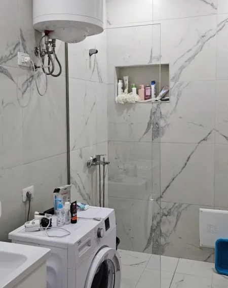 Tirane, jap me qera apartament 1+1+Ballkon Kati 7, 60 m² (21 Dhjetori, Kompleksi Kontakt)