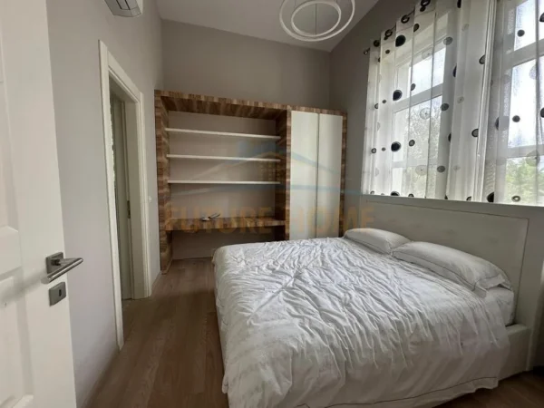 Tirane, jepet me qera Vile 5+1 , 400 m² 5.000 € (Rolling Hills)