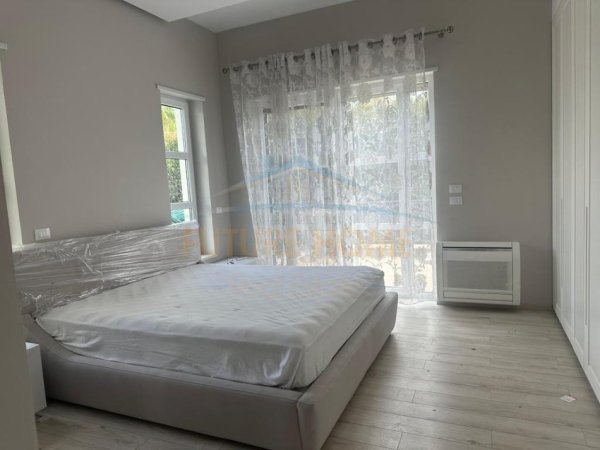 Tirane, jepet me qera Vile 5+1 , 400 m² 5.000 € (Rolling Hills)