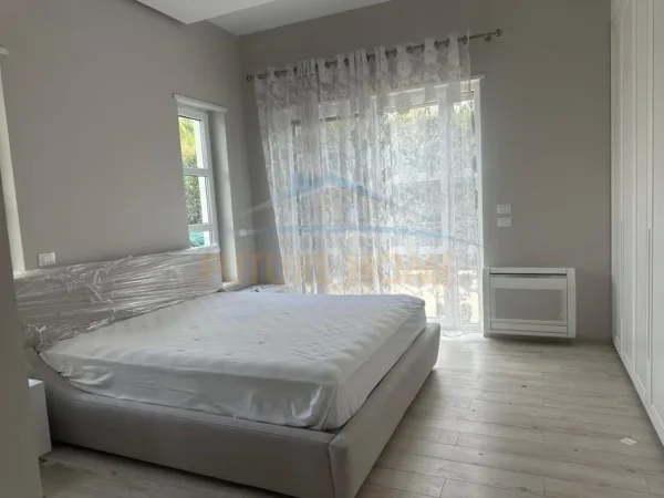 Tirane, jepet me qera Vile 5+1 , 400 m² 5.000 € (Rolling Hills)