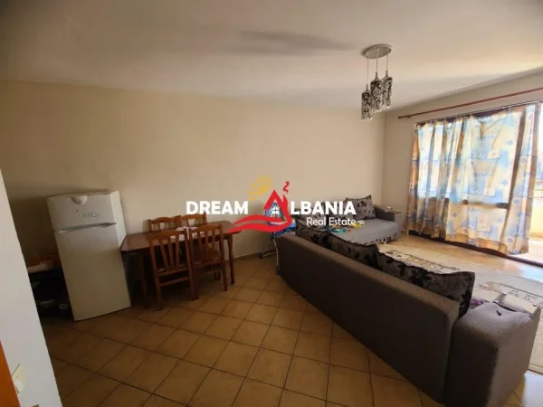 Tirane, jepet me qera apartament 1+1+Ballkon Kati 7, 70 m² 350 € (e Kinostudio - Ne Pallat Te Ri ID 42111317)