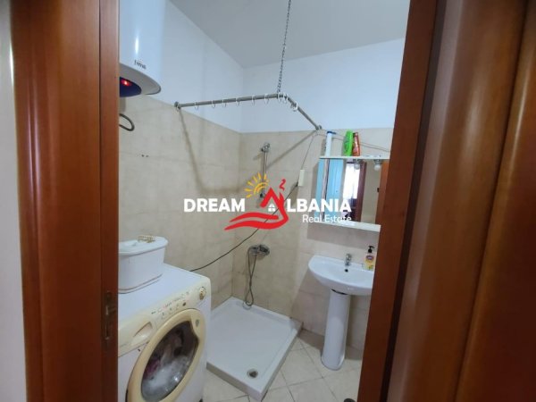 Tirane, jepet me qera apartament 1+1+Ballkon Kati 7, 70 m² 350 € (e Kinostudio - Ne Pallat Te Ri ID 42111317)